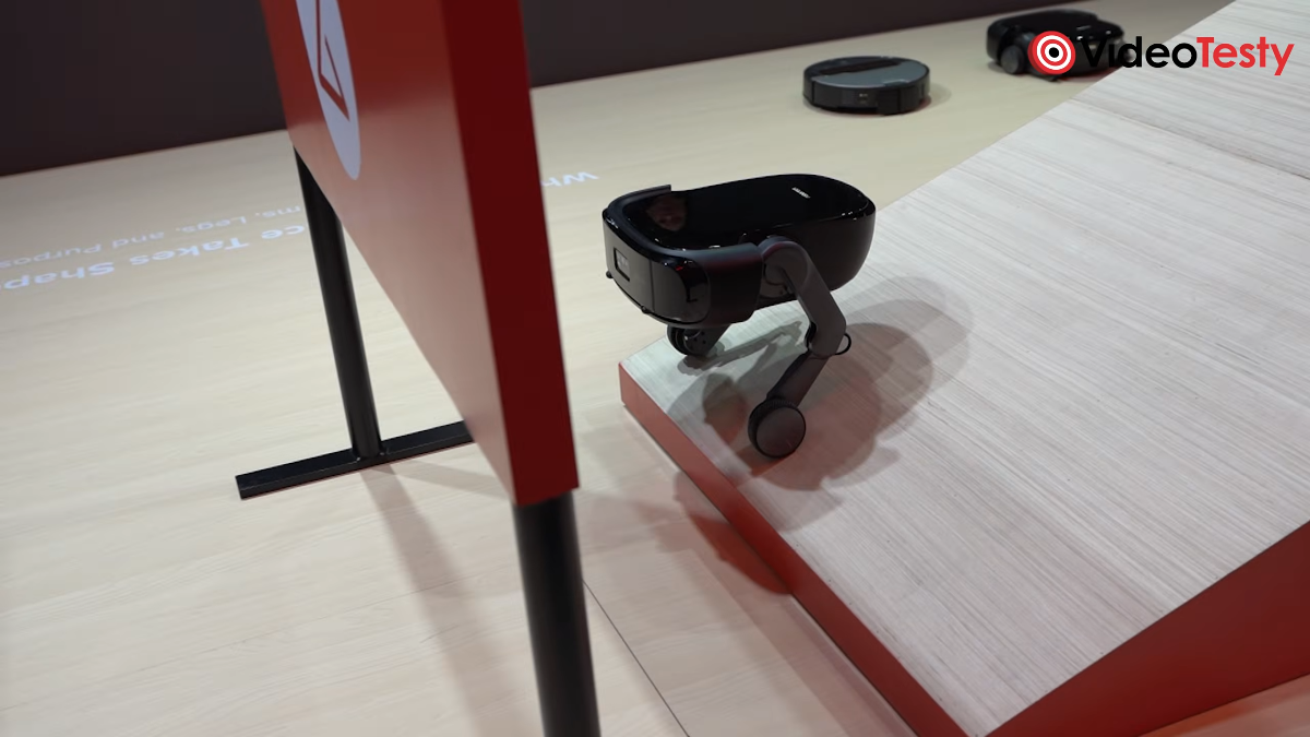 Roborock Saros Rover zjazd po rampie