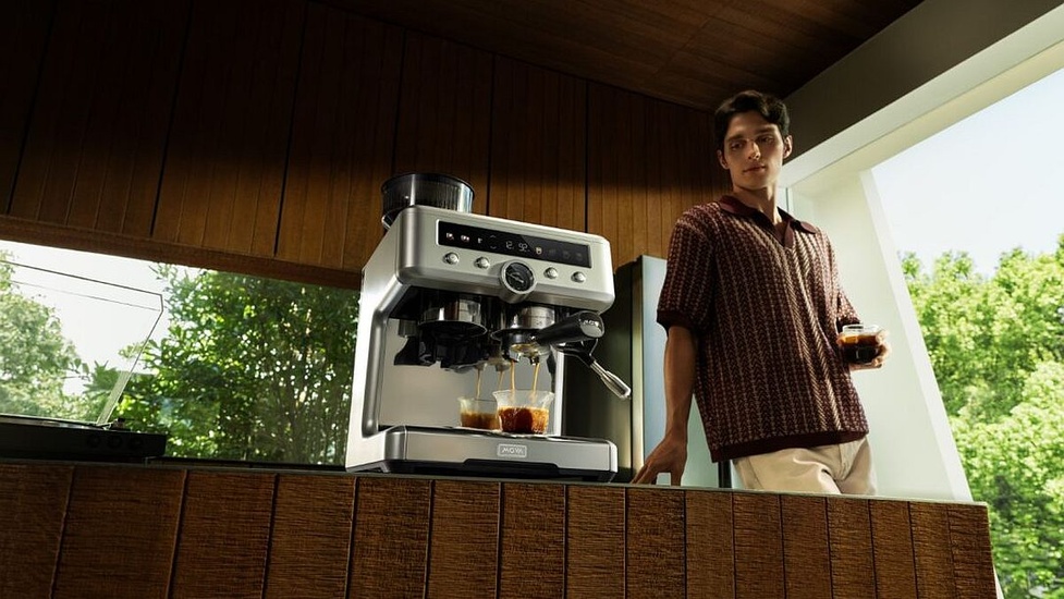 Nowy ekspres do kawy Mova S20 Pro - Idealne latte art przy wigilijnym stole!