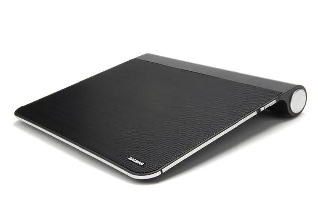 Stylowe podstawki chłodzące od ZALMANA z 220mm wentylatorem