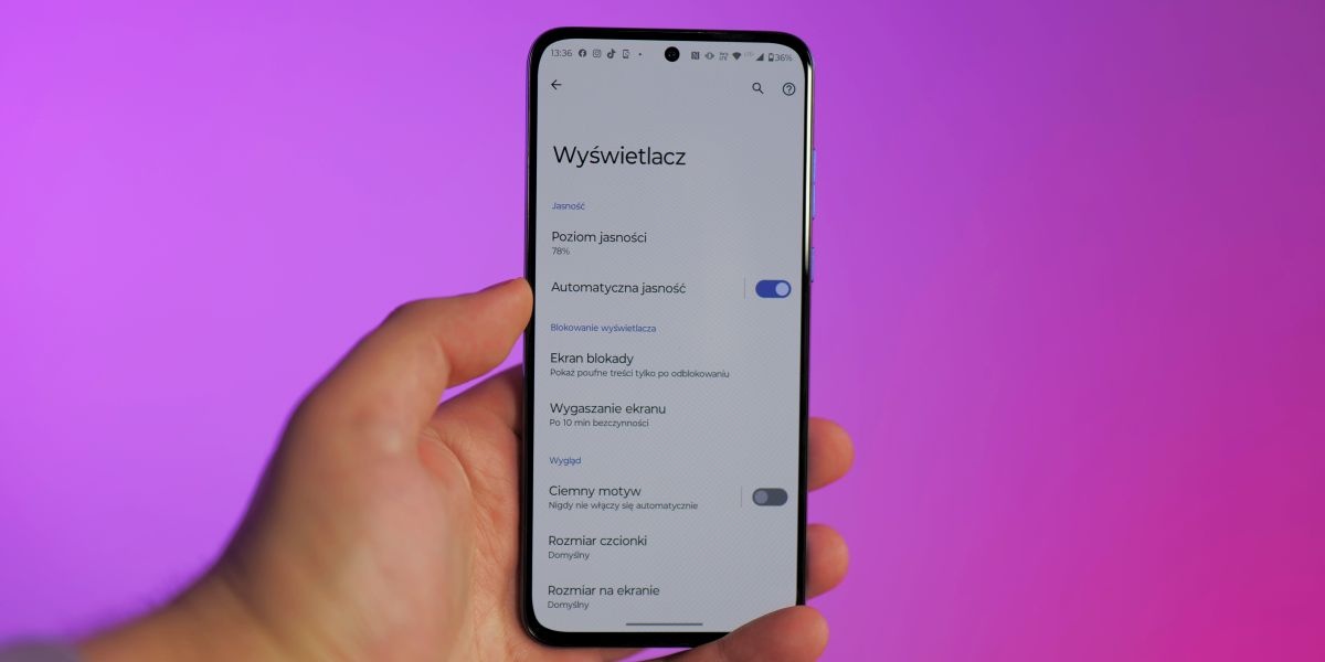 Ustawienia wyświetlacza Motoroli Edge 30 Neo