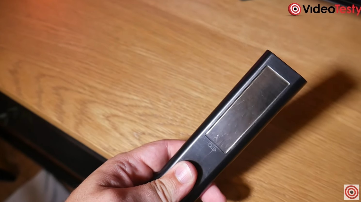 SAMSUNG Q55QN91A pilot ładowany solarnie
