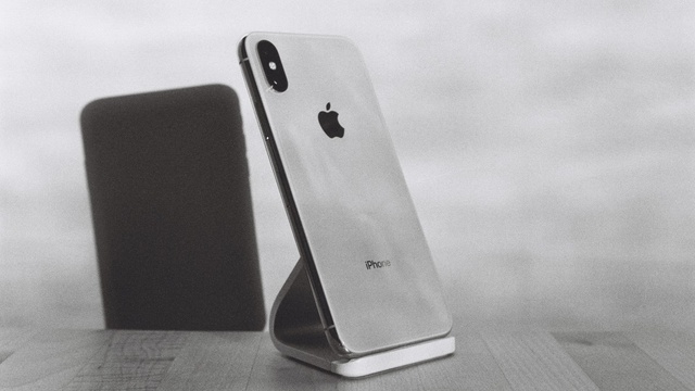 Chciwość Apple nie zna granic - Zabiorą ładowarkę oraz słuchawki z iPhone 12?