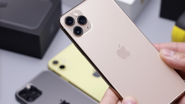 Nowy iOS zepsuł ekrany? iPhone'y z poważną wadą
