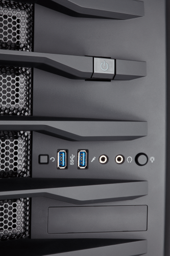 Corsair Air 740 (CC-9011096-WW)