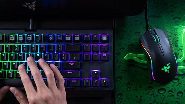 Podświetlenie Razer Chroma w... obudowie czy płycie głównej?