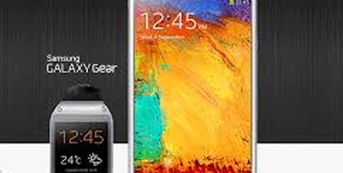 Papierowa sztuka obrazująca możliwości GALAXY Note 3 i GALAXY Gear