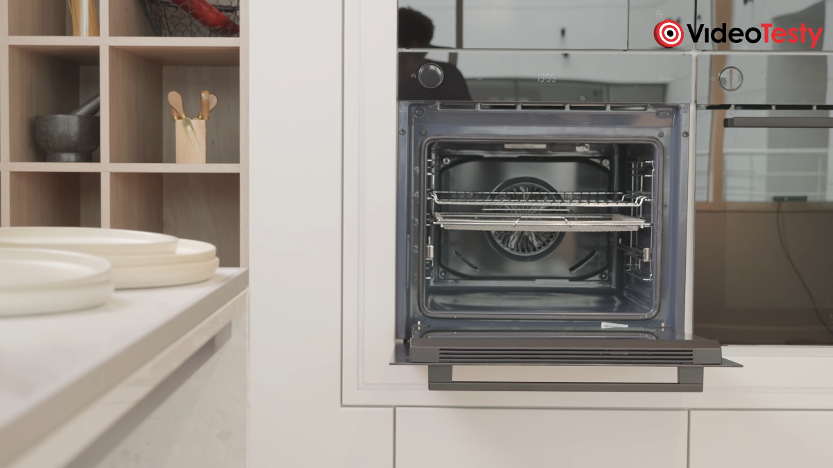 Otwarty piekarnik Beko XBCBISA17600KSBSW