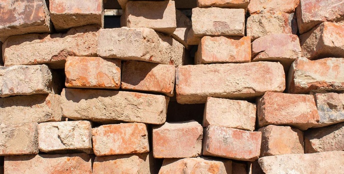 Naukowcy zamienili zwykłe cegły w baterie