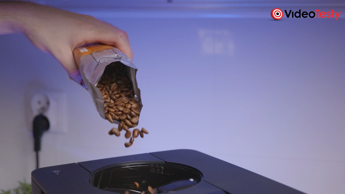 Sypanie kawy do ekspresu