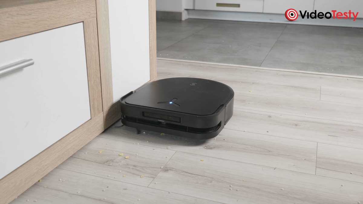 Sprzątanie przy krawędzi białych mebli Ecovacs X5 Omni