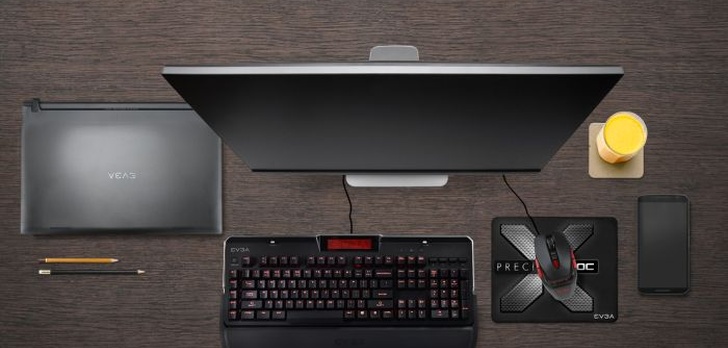 EVGA Z10 - Mechaniczna klawiatura z wyświetlaczem