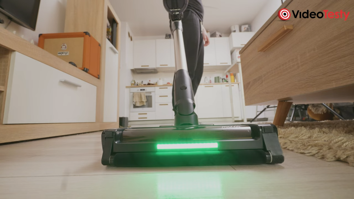 Zbliżenie na elektroszczotkę MOVA G70 z LED-em zielonym