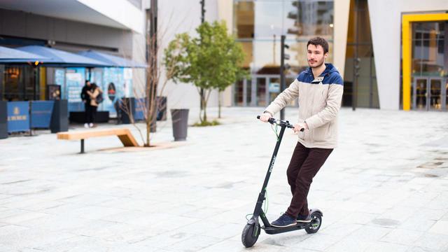 Francuzi Stworzyli Elektryczną Hulajnogę z Androidem!
