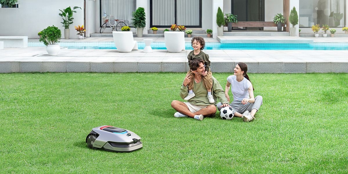 Robot koszący Dreame A2 w ogrodzie