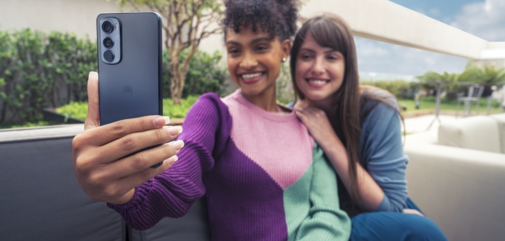 Jest smukła, ma 5G i optyczną stabilizację - oto Motorola Edge 30