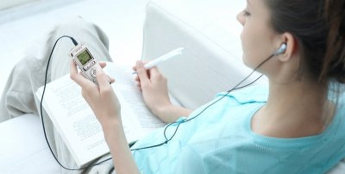 Sony prezentuje kolorowe dyktafony cyfrowe z funkcją odtwarzacza MP3