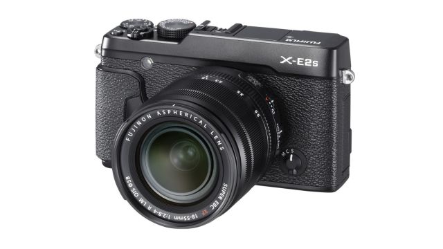 FujiFilm X-E2S to nowoczesny aparat stylizowany na styl retro