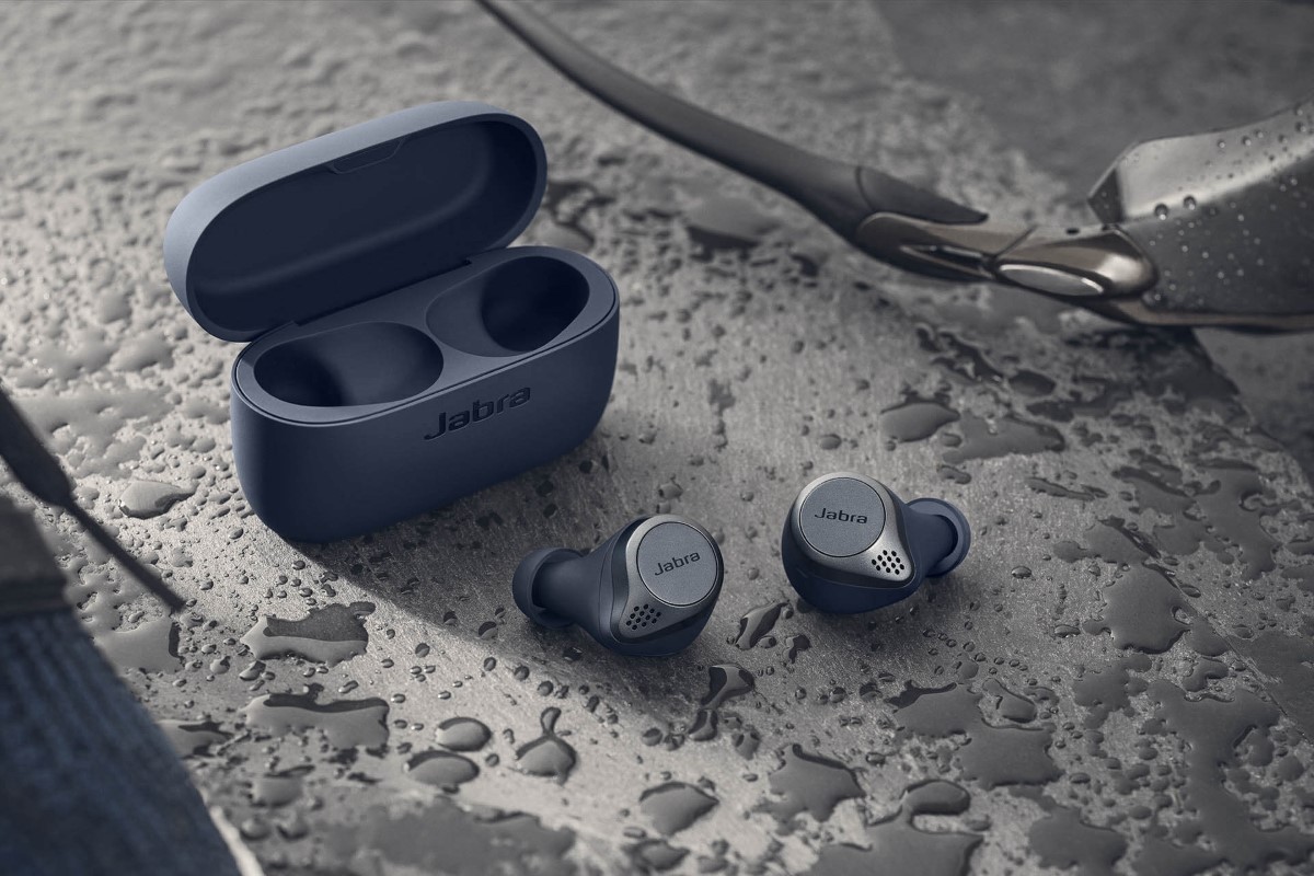 Niebieskie słuchawki sportowe Jabra Elite Active