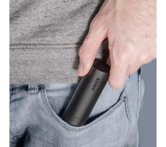 powerbank w kieszeni