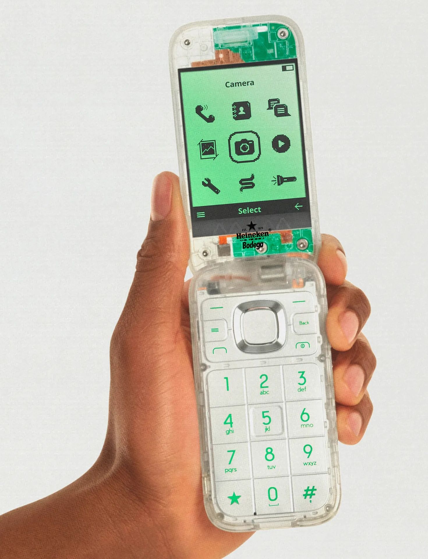 The Boring Phone w ręku