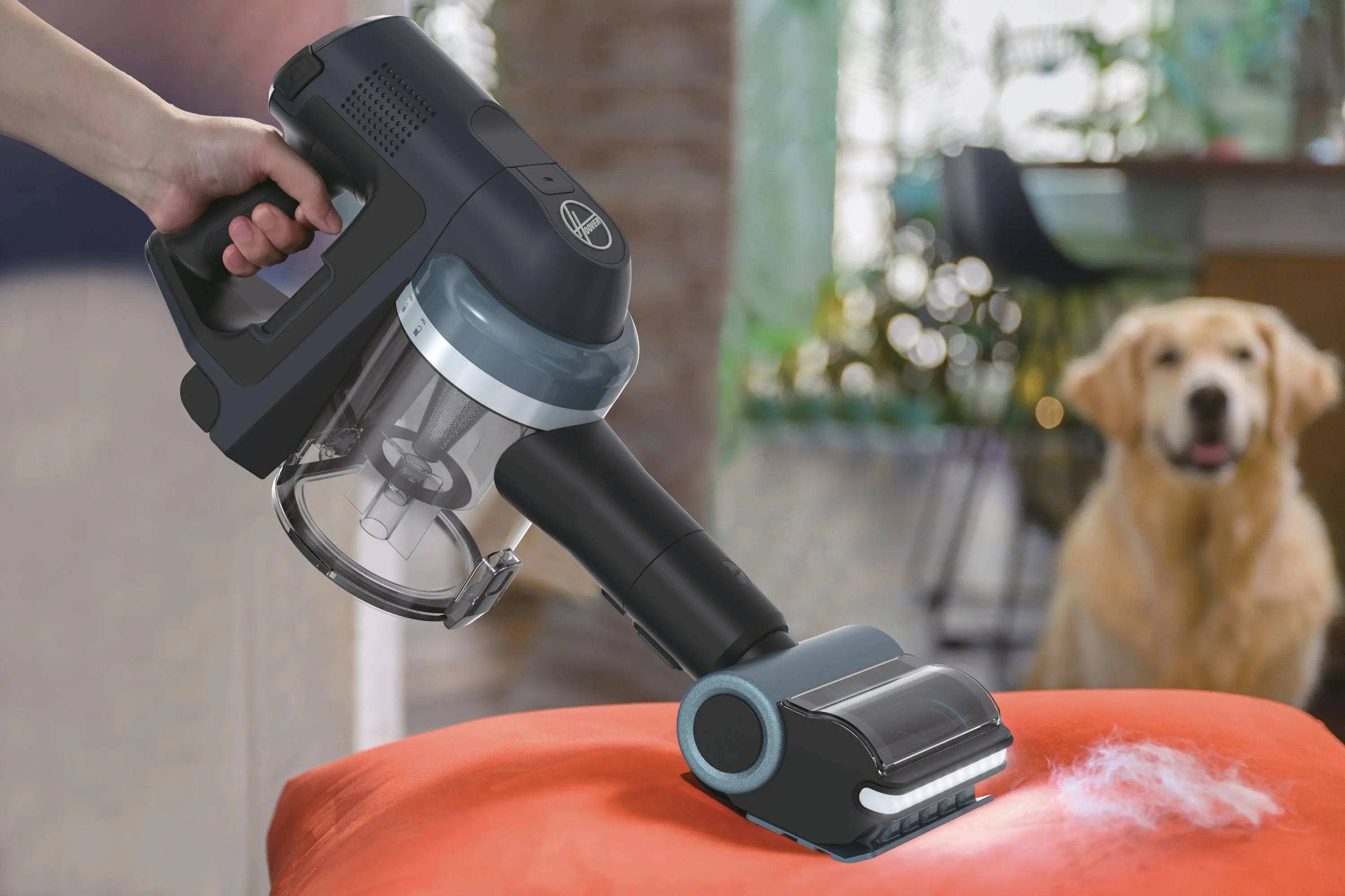 usuwanie sierści za pomocą odkurzacza Hoover hf4 hf401p 011