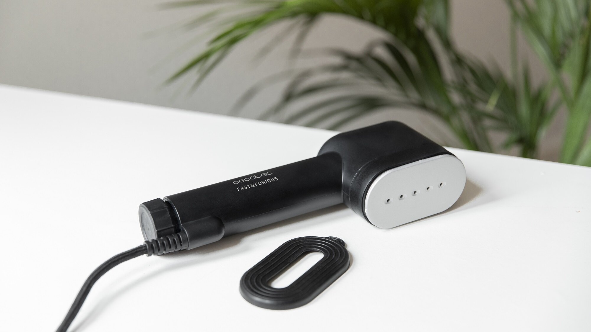 Parownica do ubrań CECOTEC design