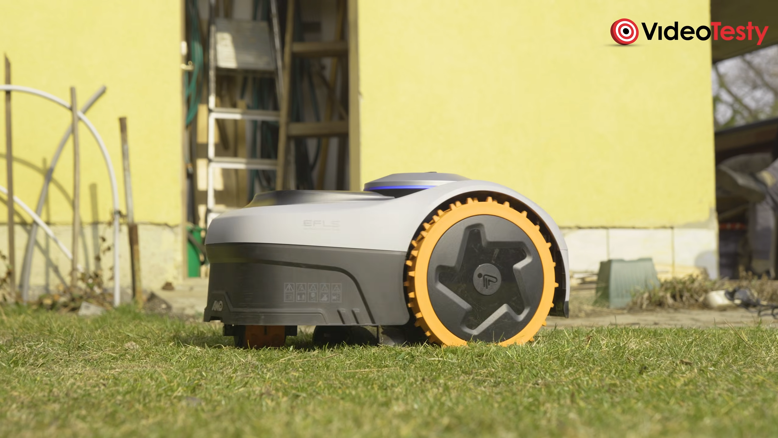 Segway Navimow i208 AWD widziany z żabiej perspektywy