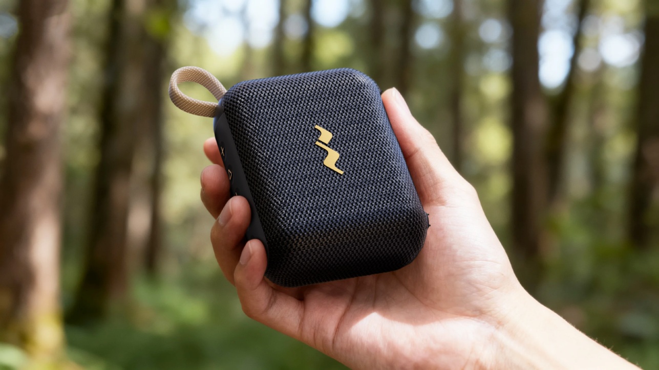 kompaktowy głośnik Mova w plenerze