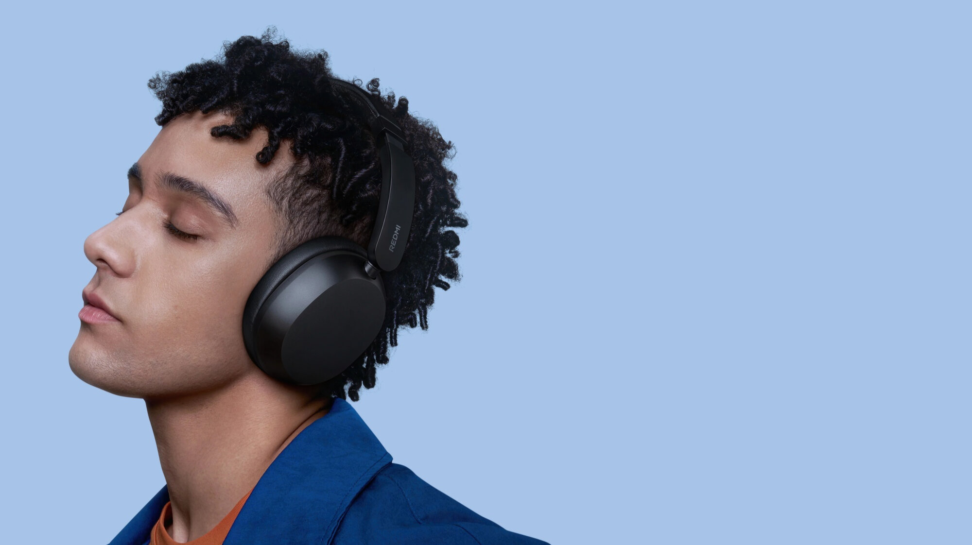 Xiaomi Redmi Headphones Neo słuchawki na uszach